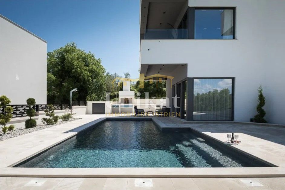 Splendida villa con vista mare nei dintorni di Marčana